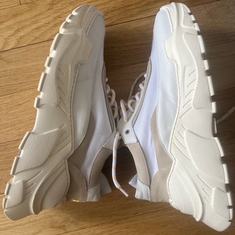 JLindberg Men White and Tan Sneakers